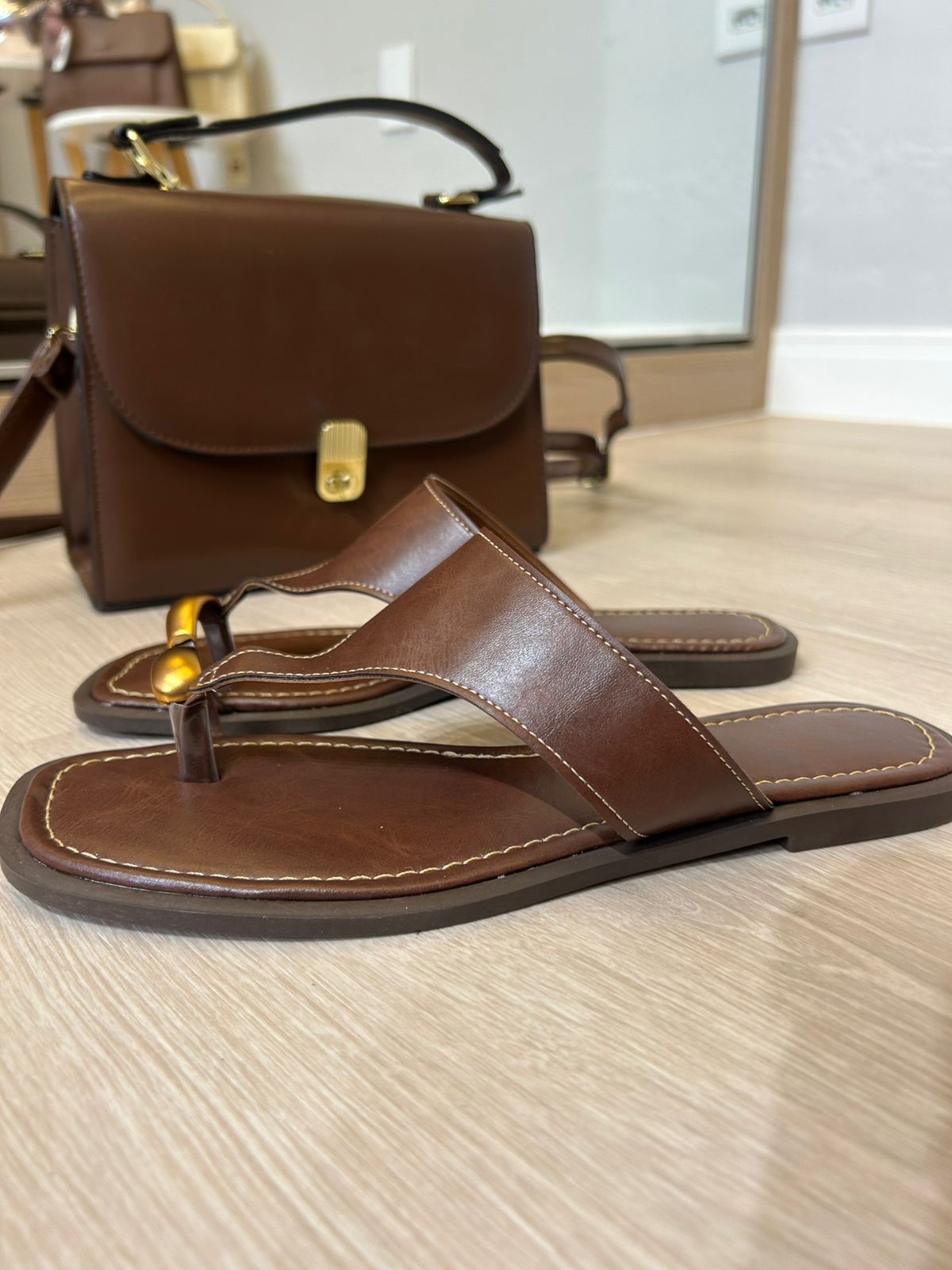 Rasteira Conforto com Detalhe em Dedo