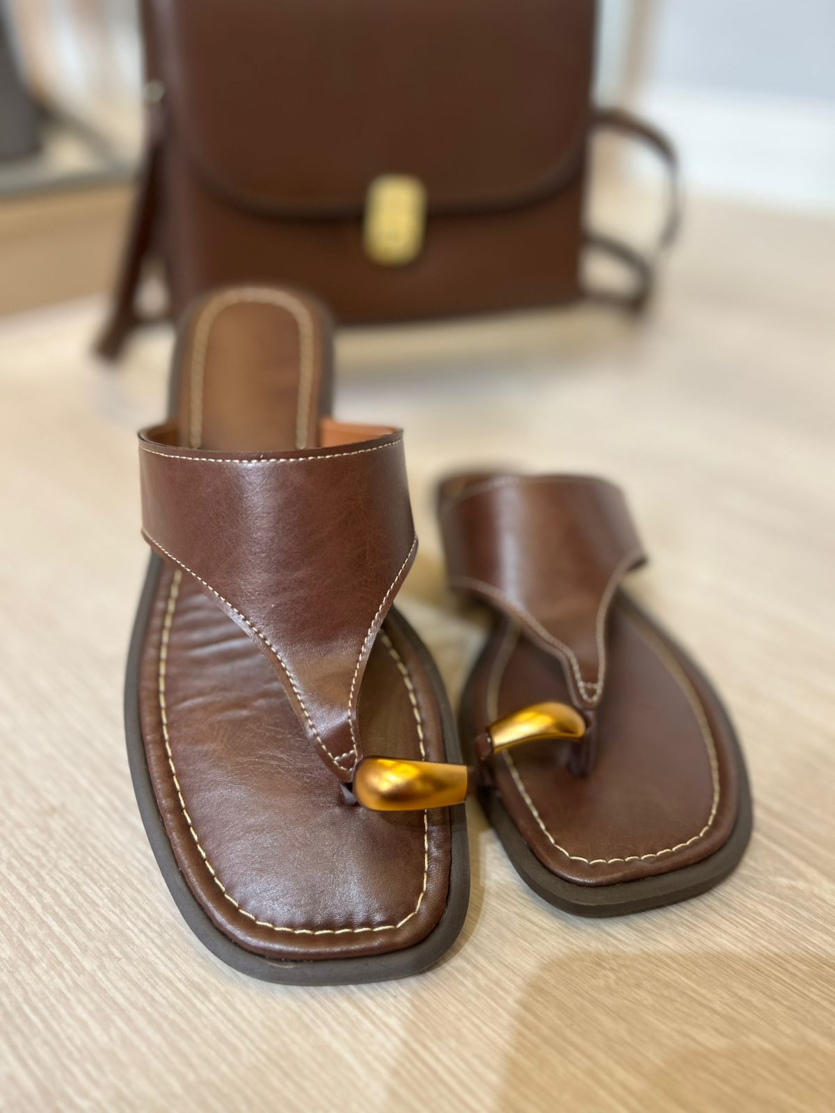 Rasteira Conforto com Detalhe em Dedo