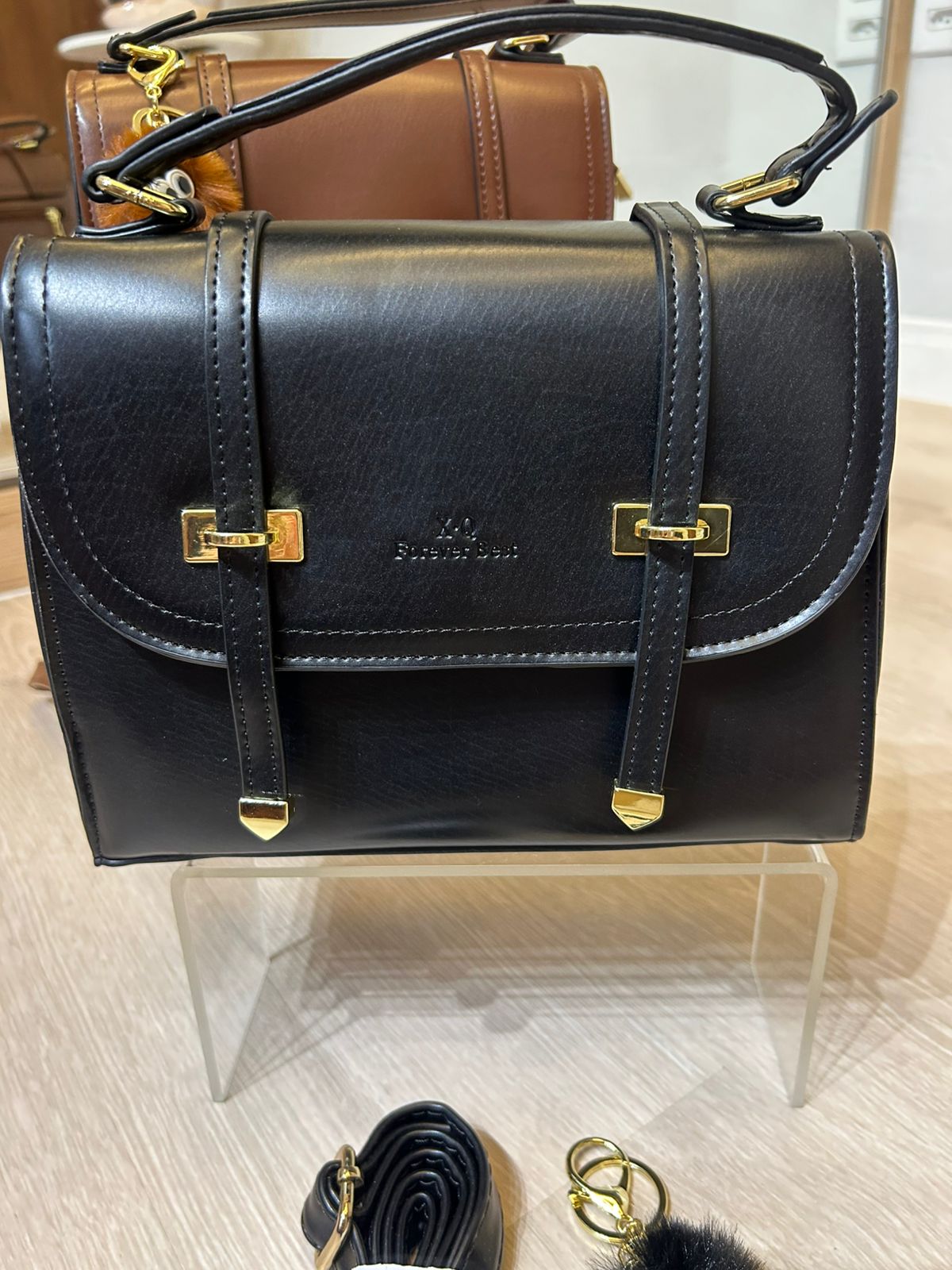 Bolsa Estruturada Elegante com Alça e chaveiro