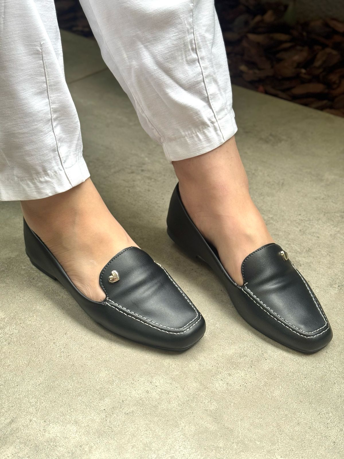 Mocassim Feminino Preto com Detalhe de Coração