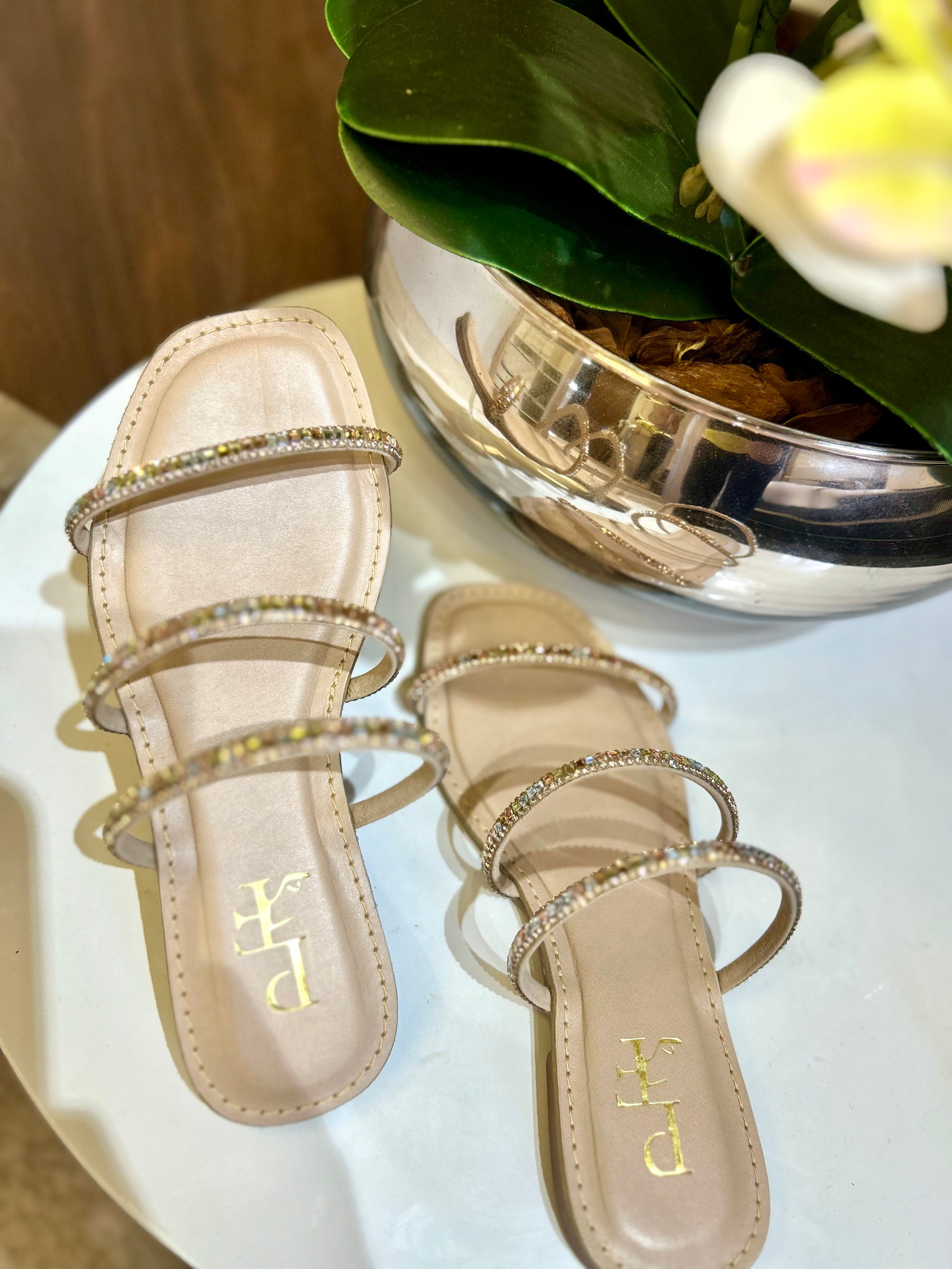 Rasteira Feminina Nude com Tiras de Strass Rosé