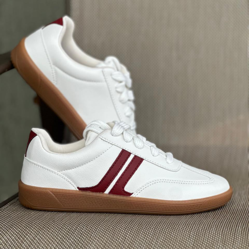 Tênis Branco com Detalhe Vinho e Solado Caramelo