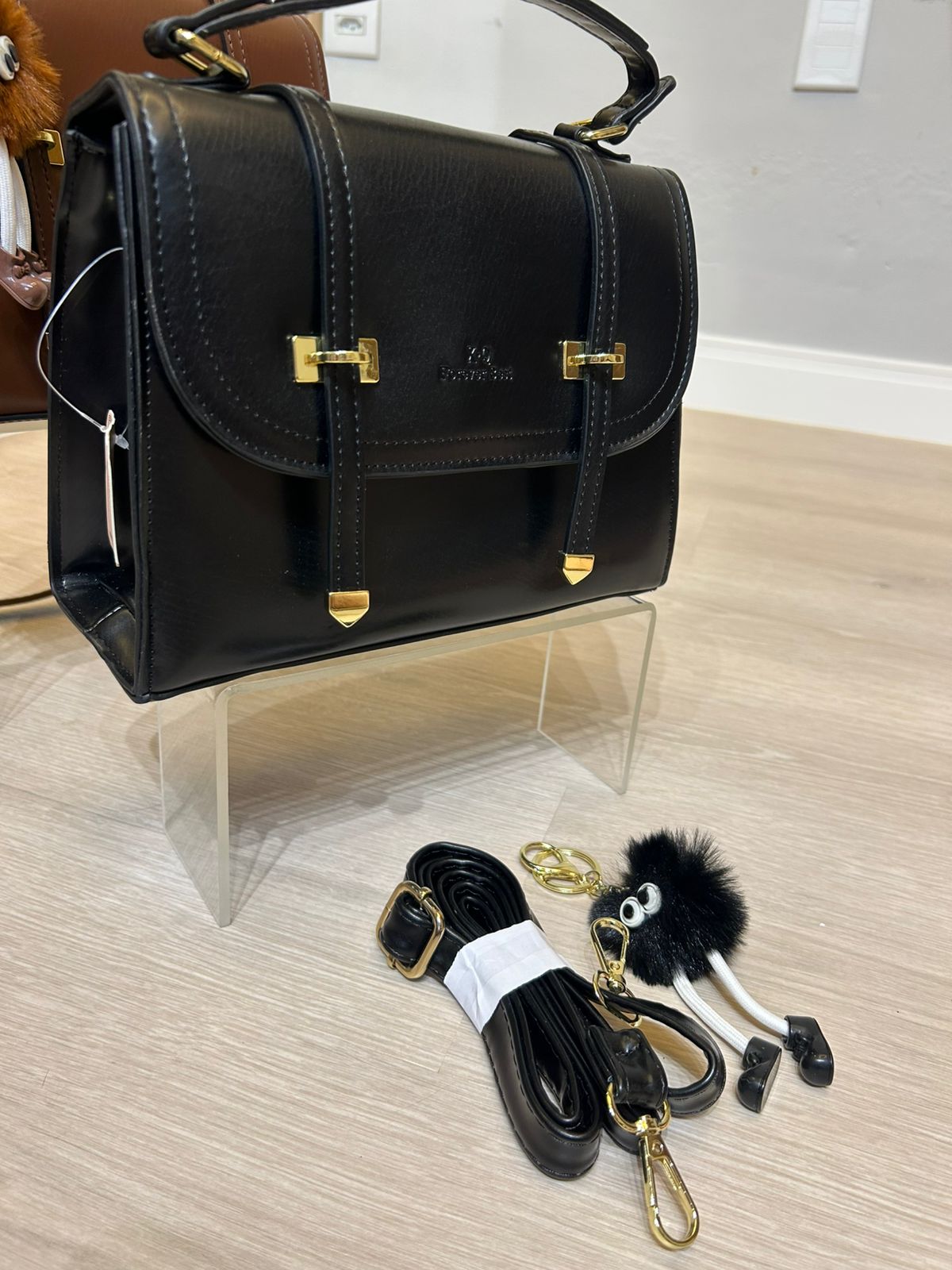 Bolsa Estruturada Elegante com Alça e chaveiro