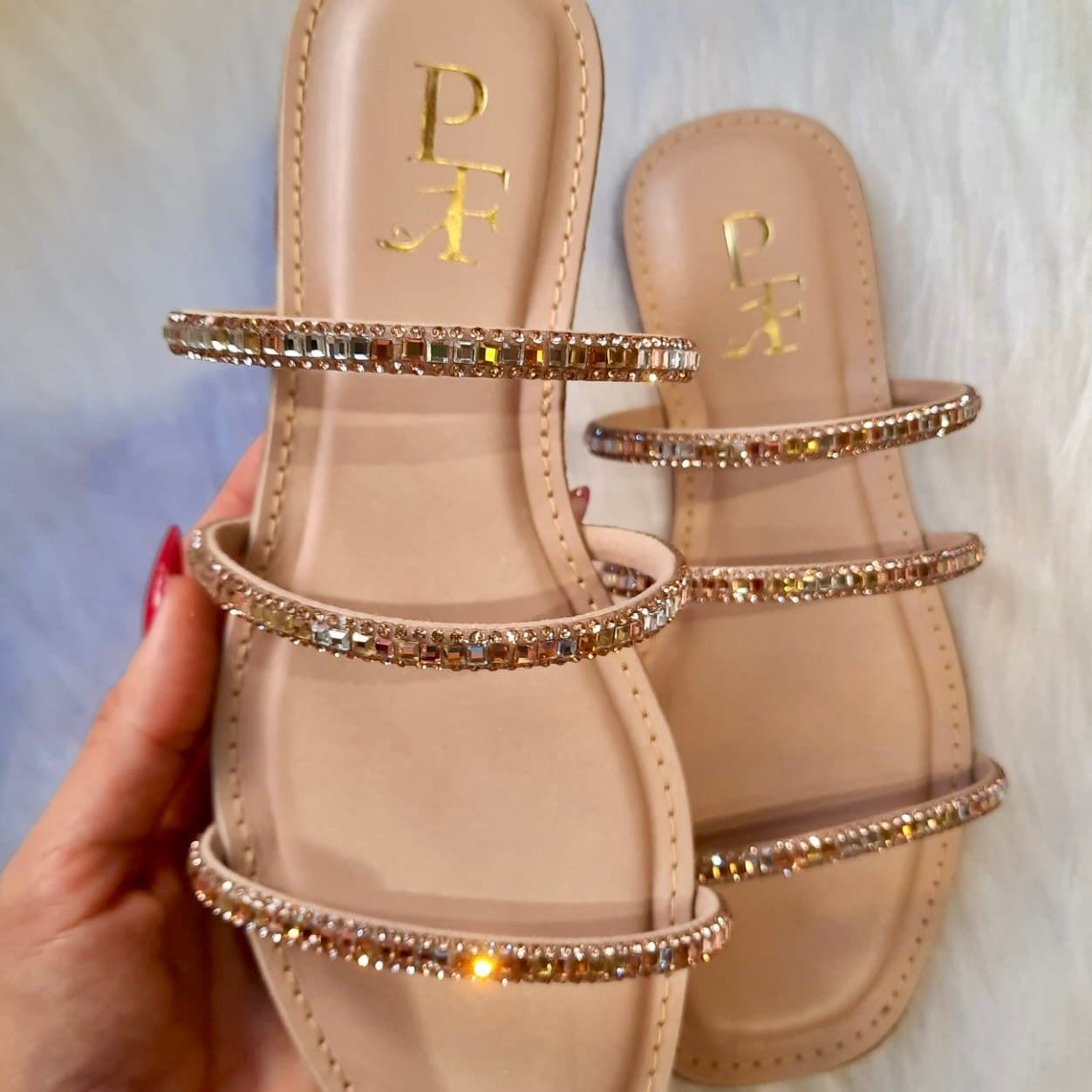 Rasteira Feminina Nude com Tiras de Strass Rosé