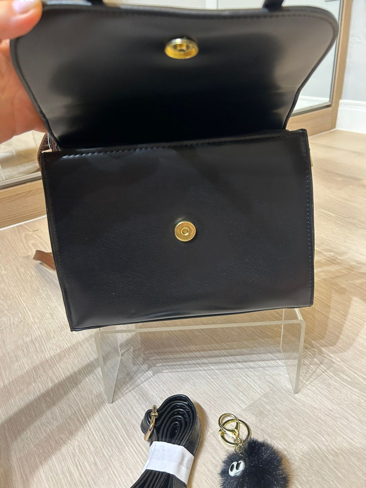 Bolsa Estruturada Elegante com Alça e chaveiro