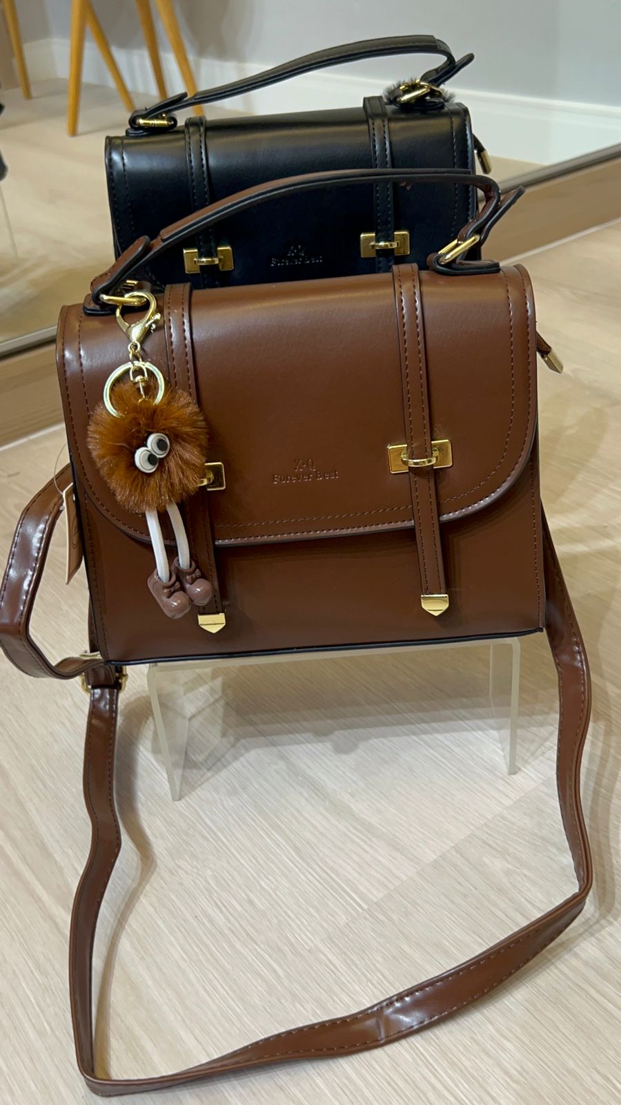 Bolsa Estruturada Elegante com Alça e chaveiro