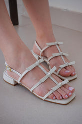 Sandália Feminina Off-White com Laços