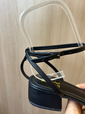Sandália Feminina Elegante com Tiras Cruzadas e Brilho
