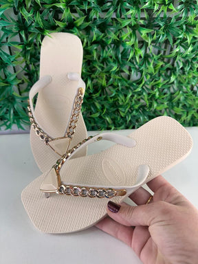 Havaiana Festina com correntes