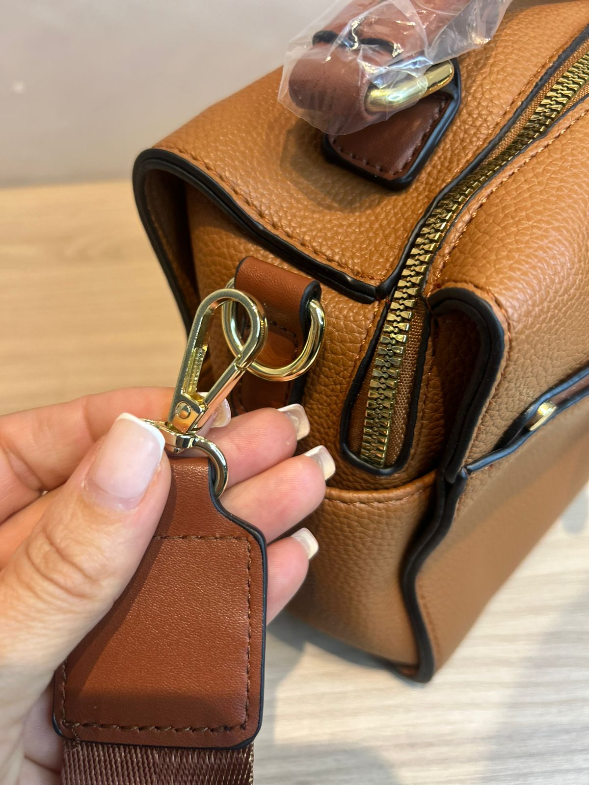 Bolsa baú com Corrente Dourada