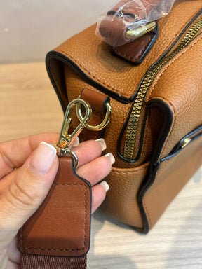 Bolsa baú com Corrente Dourada