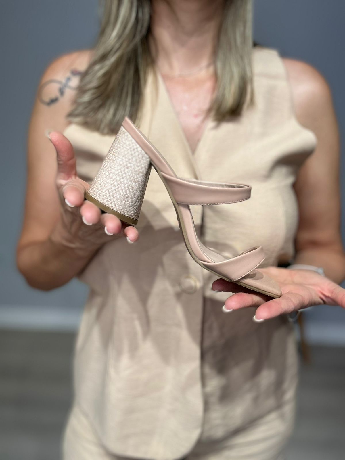 Tamanco Salto Bloco Bege Nude